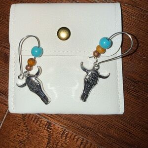 New Women’s Western/Rodeo Faux Turquoise Skull Earrings in Case